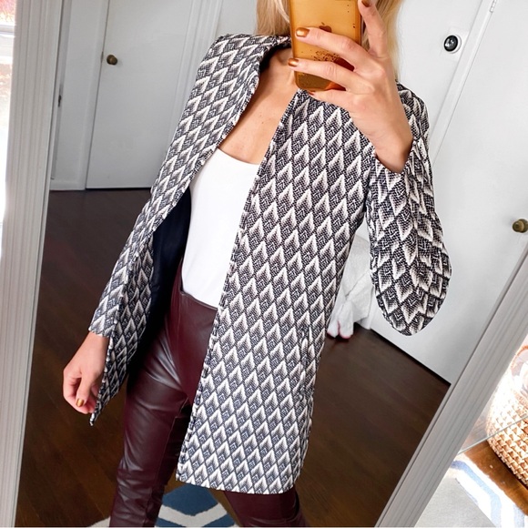 🖤 H&M BLACK WHITEE CHEVRON JACKET! - Picture 2 of 11